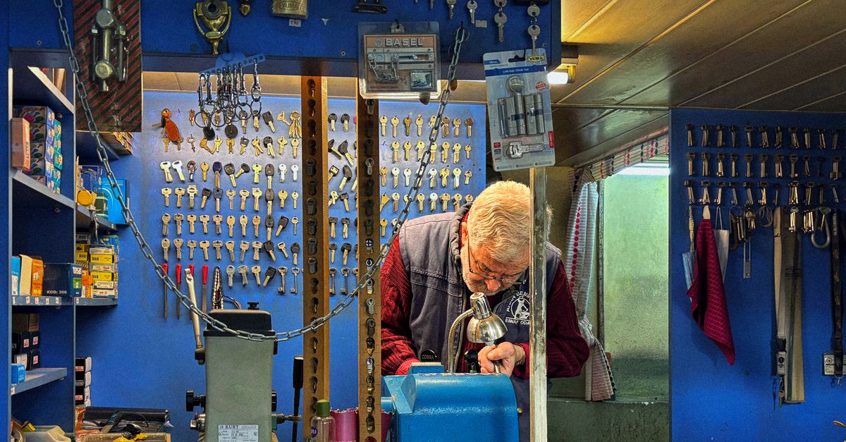 Who Is the Cheapest Locksmith? Why the Lowest Quote Can Cost More — Pro Melville Locksmiths
